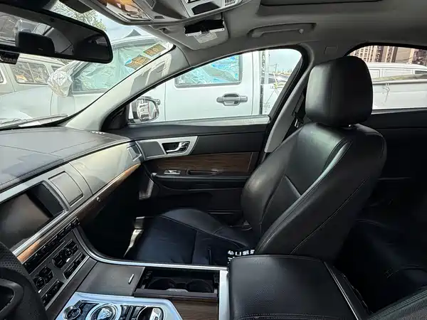 Jaguar XF 2014