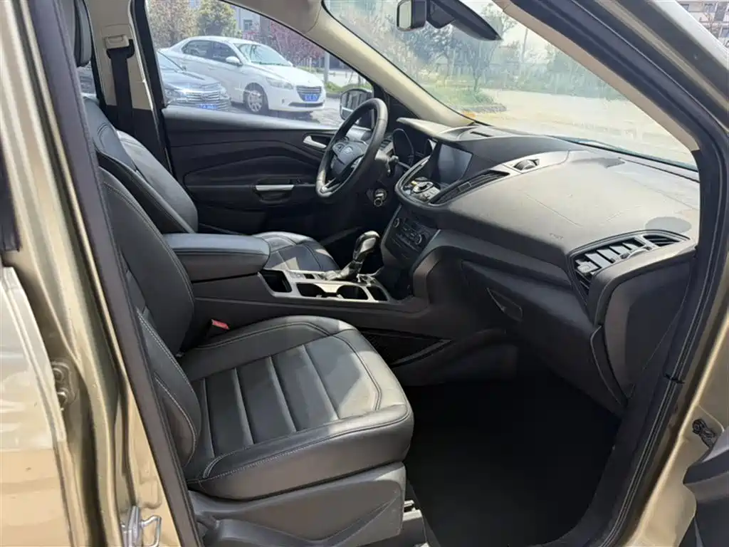 Ford Kuga 2018 — фото 13