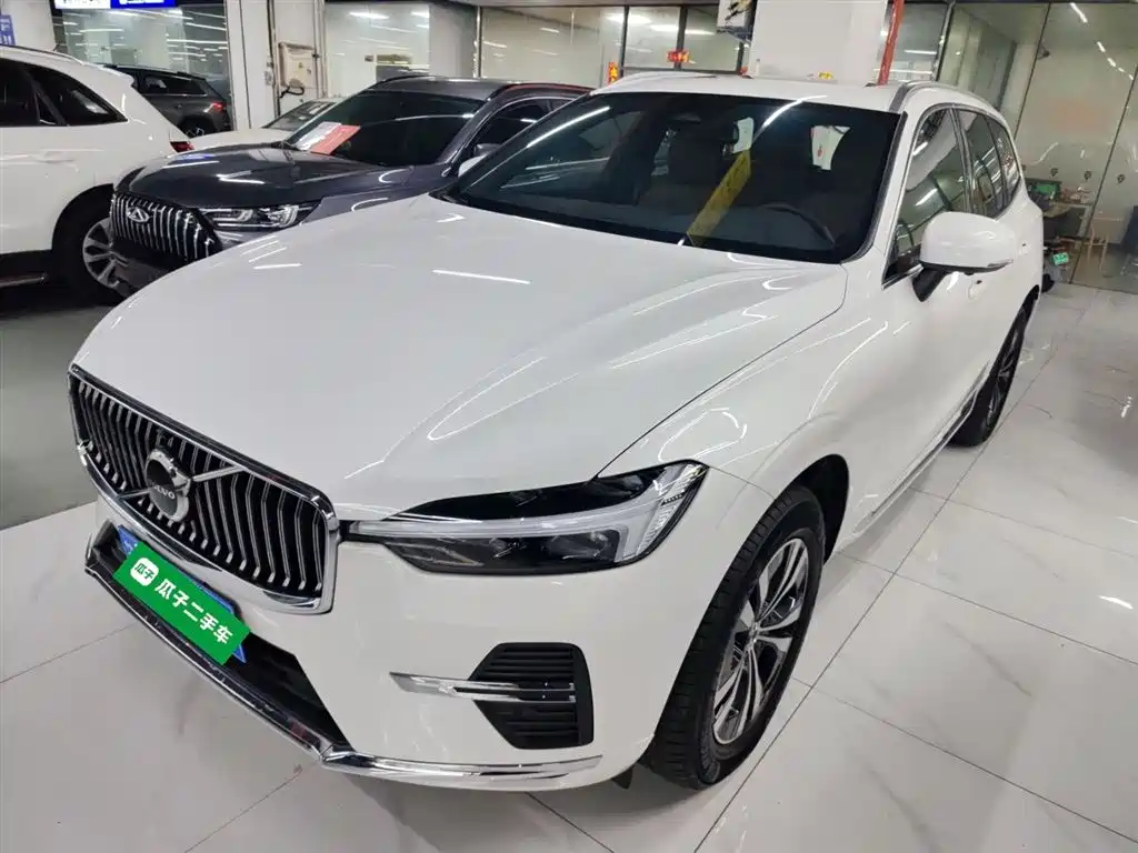 Volvo XC60 2025 — фото 1