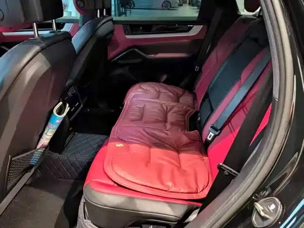 Porsche Cayenne 2025