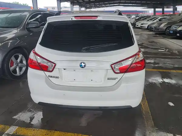 Venucia R50 2016