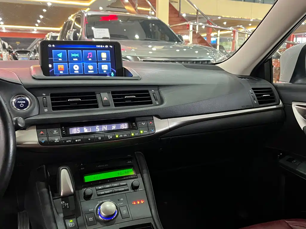 Lexus CT 2017 — фото 13