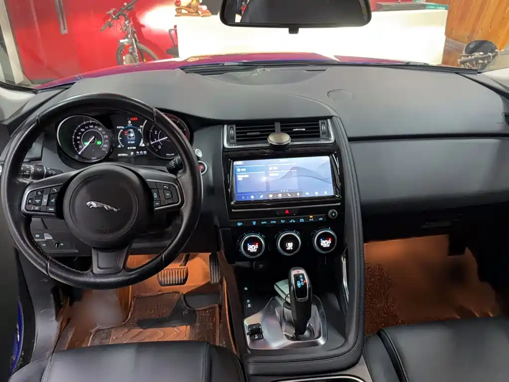Jaguar E-PACE 2021 — фото 14