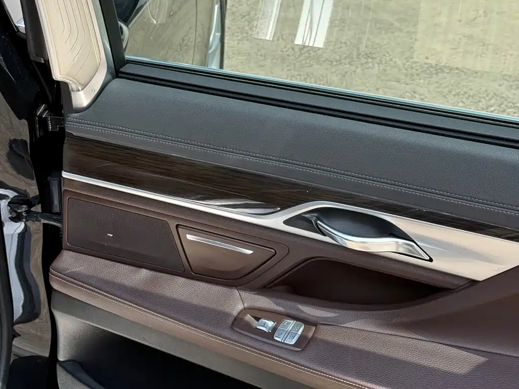 BMW 7 Series 2017 — фото 19