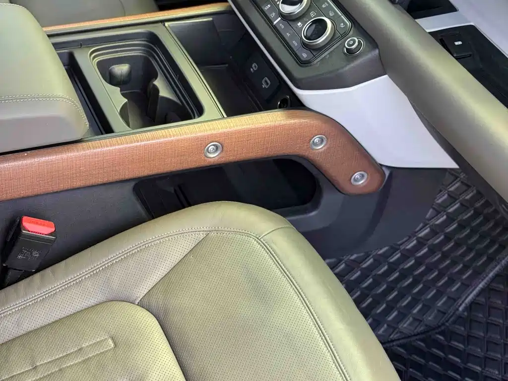 Land Rover Defender 2021 — фото 10