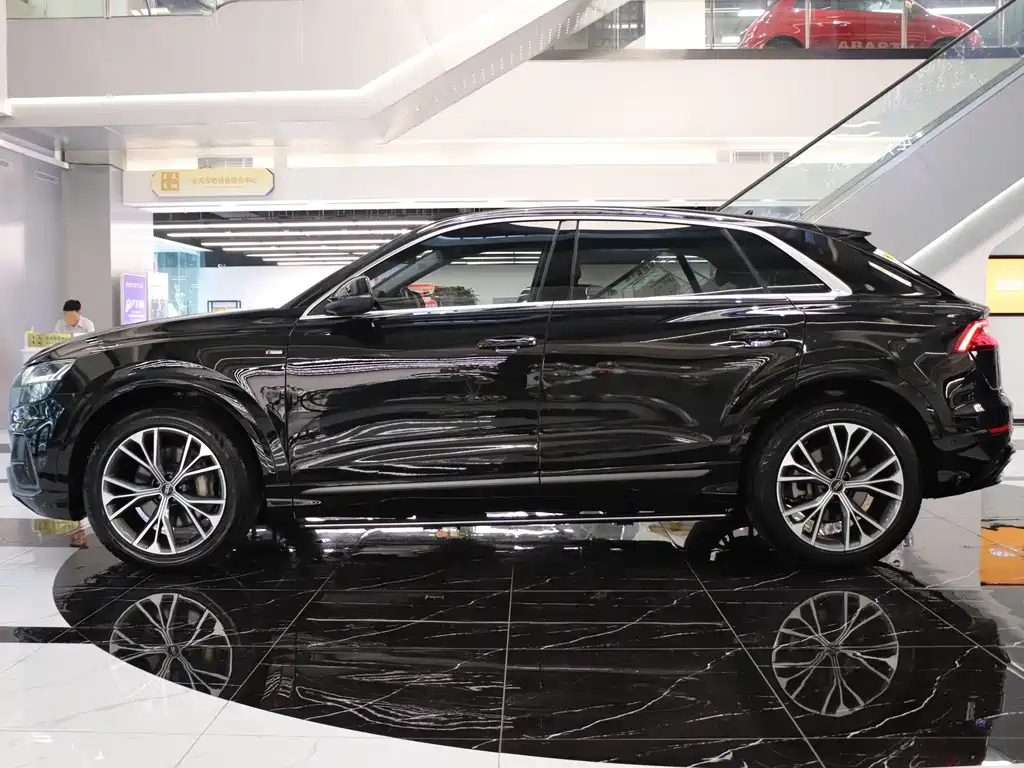 Audi Q8 2022 — фото 8