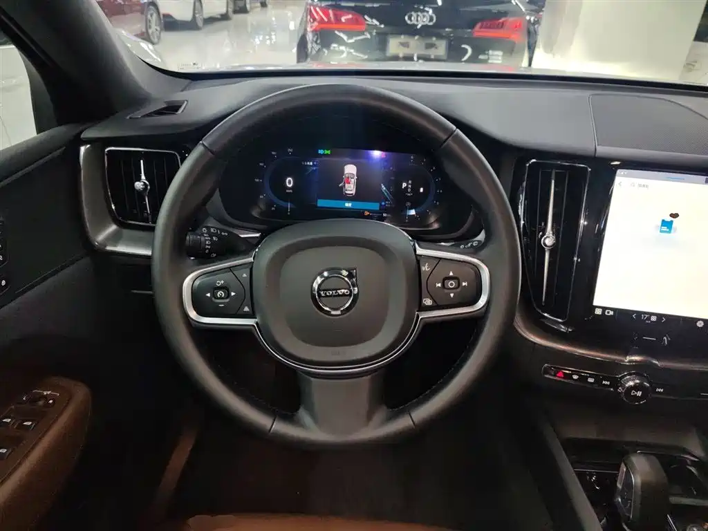 Volvo XC60 2025 — фото 11