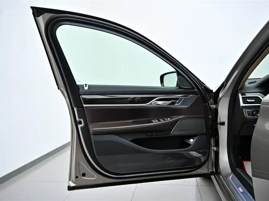 BMW 7 Series 2021 — фото 17