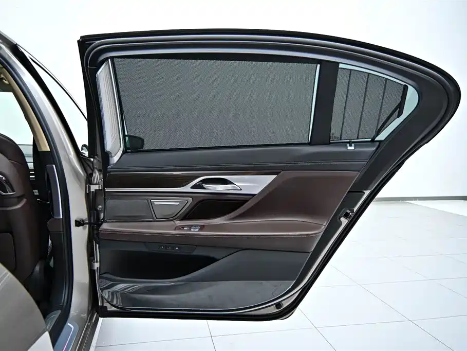 BMW 7 Series 2021 — фото 19
