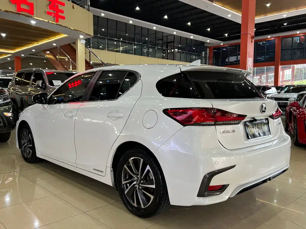 Lexus CT 2017 — фото 6