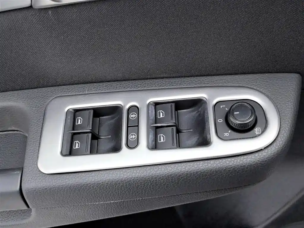 Volkswagen Sharan 2017 — фото 9