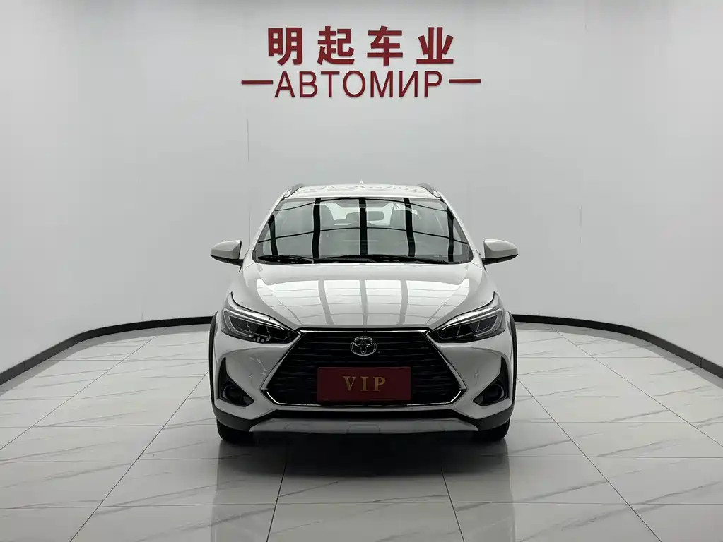 Toyota Yaris L 2023 — фото 2