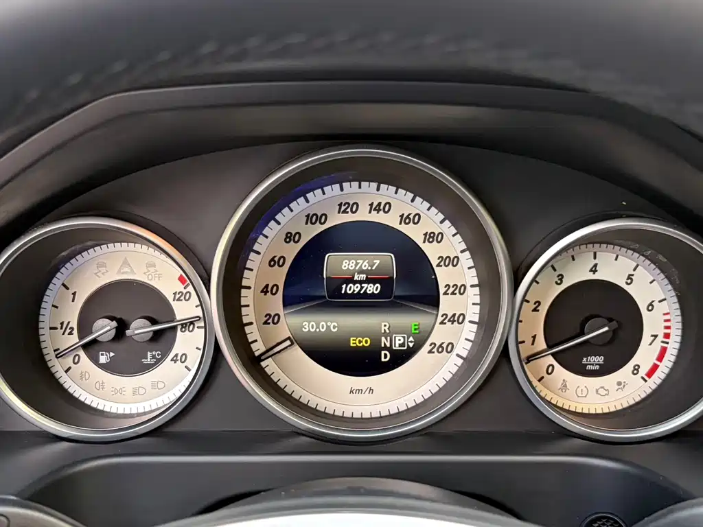 Mercedes-Benz E-Class 2015 — фото 19
