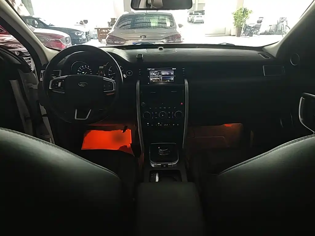 Land Rover Discovery Sport 2017 — фото 10