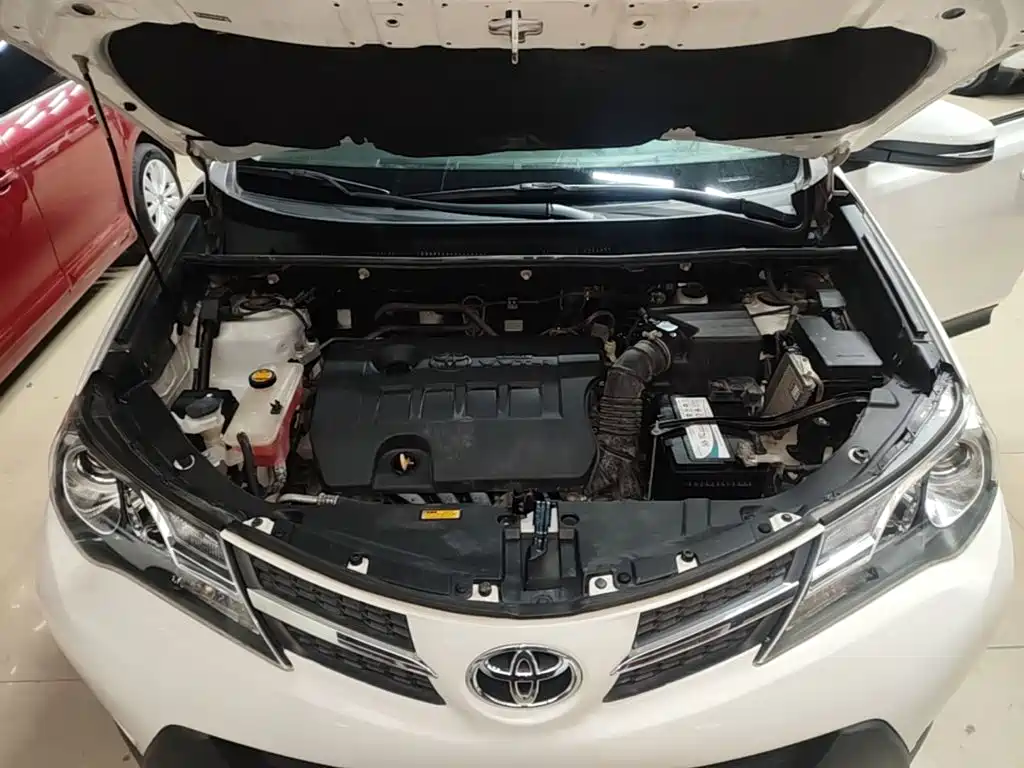 Toyota RAV4 2015 — фото 20