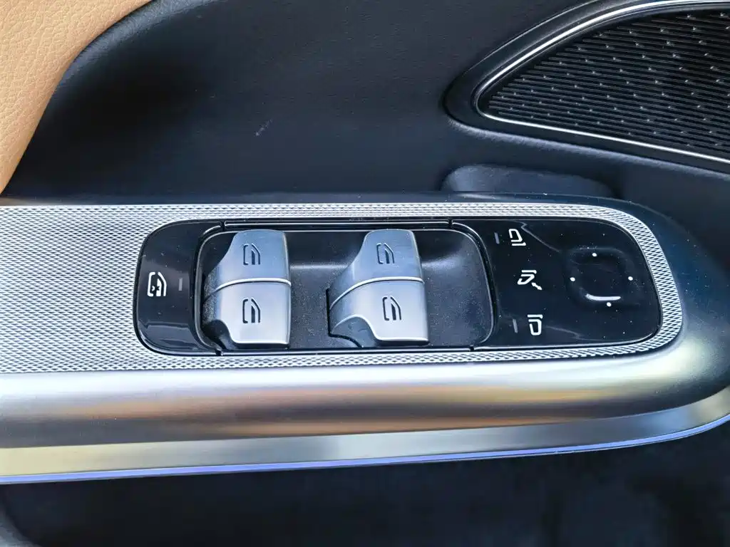 Mercedes-Benz E-Class 2025 — фото 39