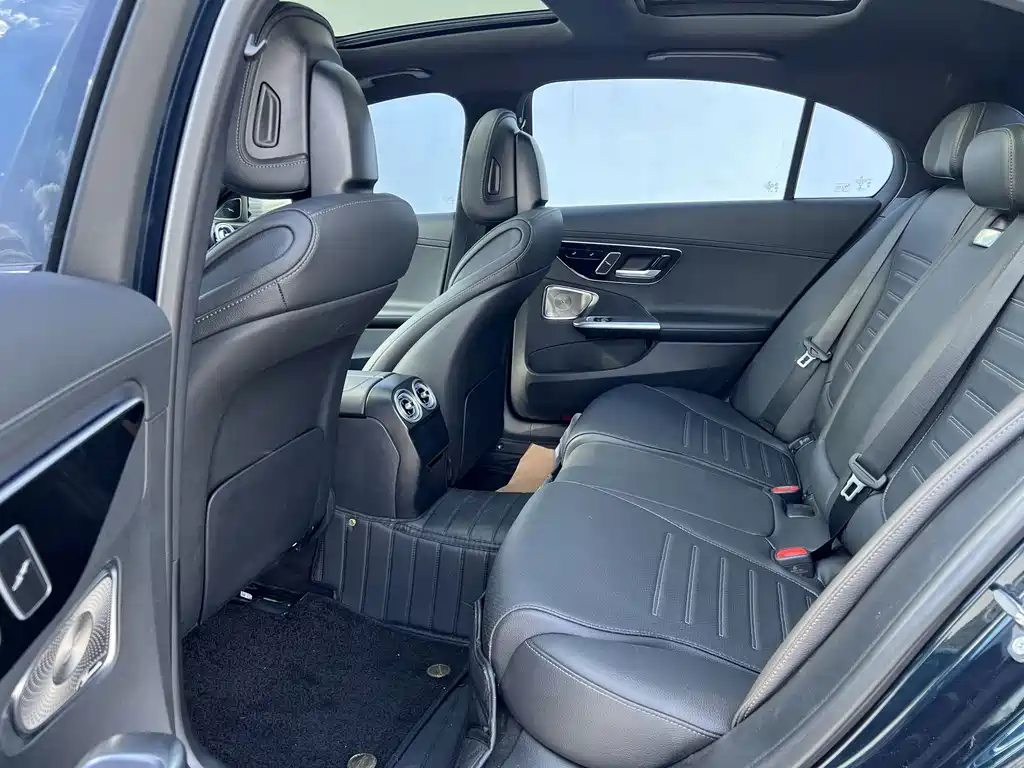 Mercedes-Benz C-Class 2023 — фото 7