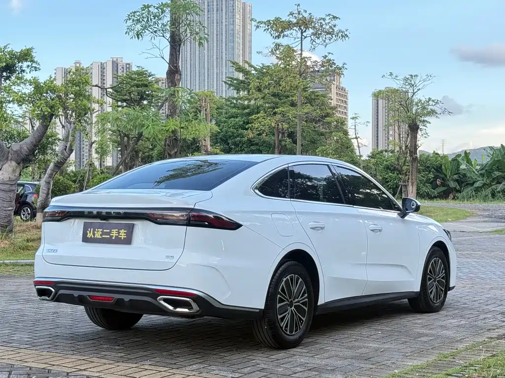 Geely Emgrand 2026 — фото 15