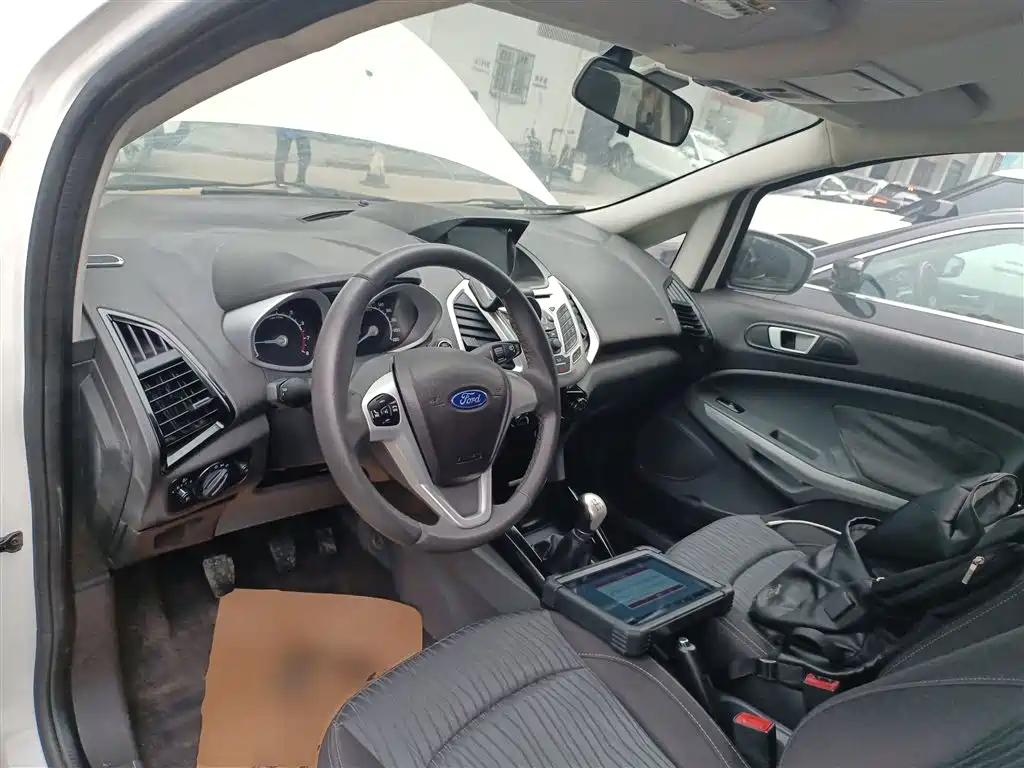 Ford Ecosport 2015 — фото 10
