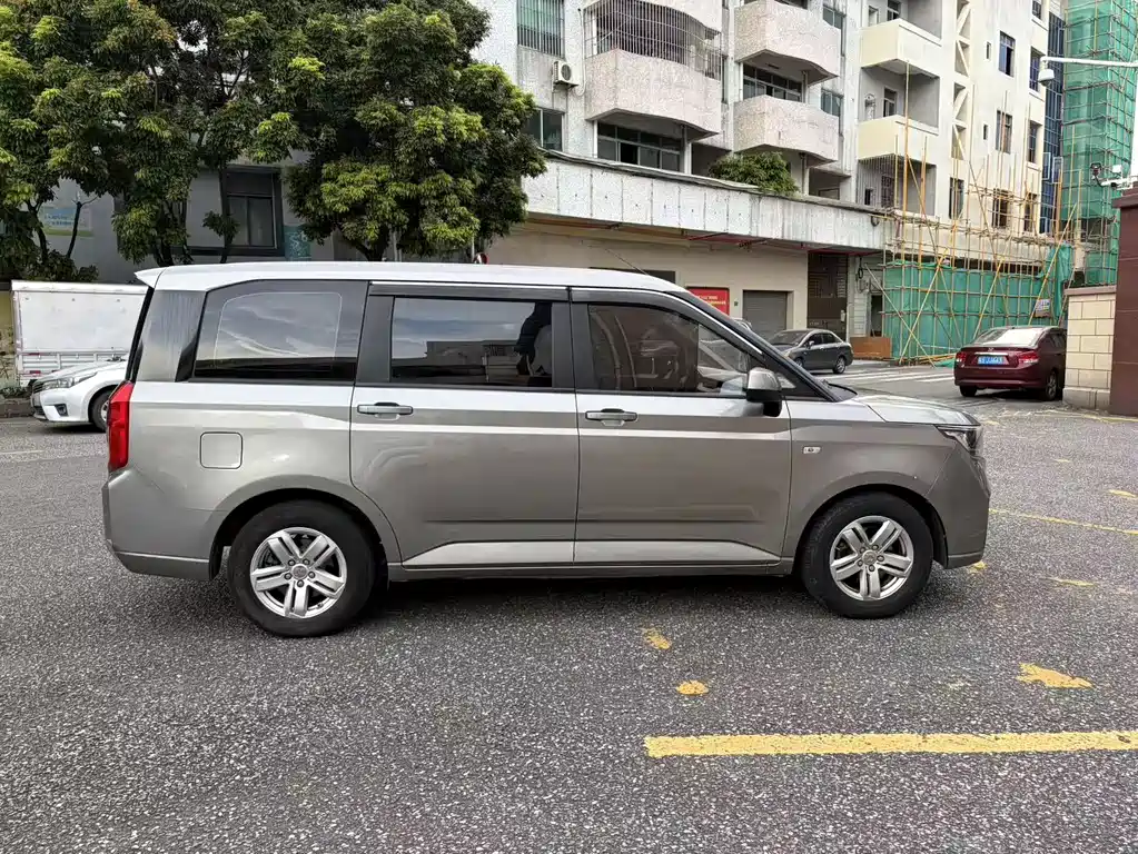 Wuling Hongguang PLUS 2019 — фото 4