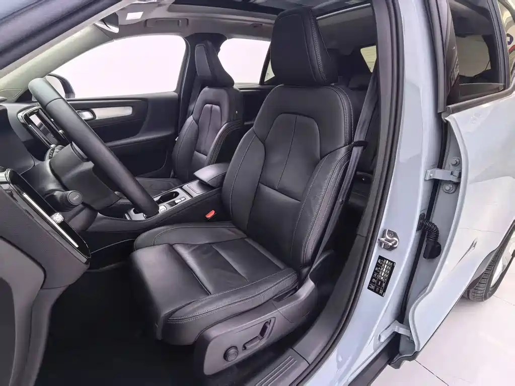 Volvo XC40 2018 — фото 6