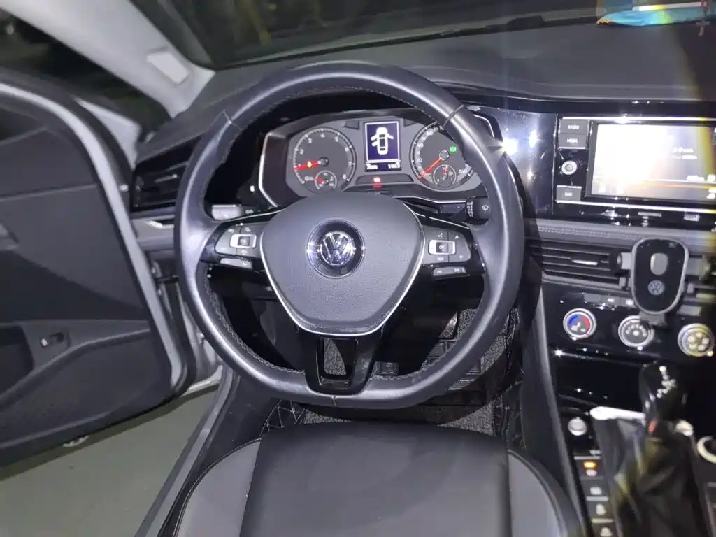 Volkswagen Sagitar 2020