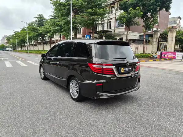 Honda Elysion 2016