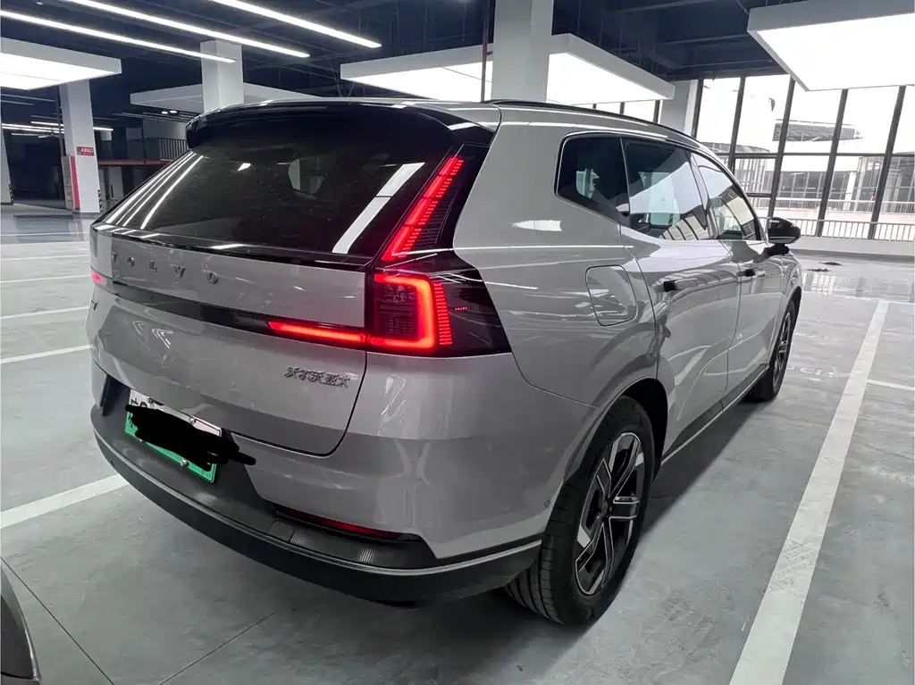 Volvo XC70 Plug-In Hybrid 2025 — фото 12