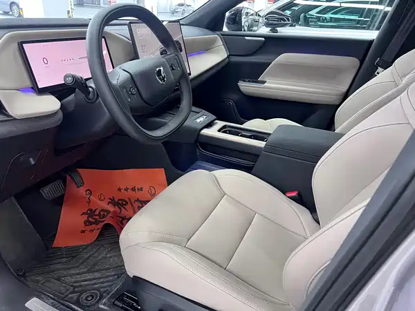 Volvo XC70 Plug-In Hybrid 2025