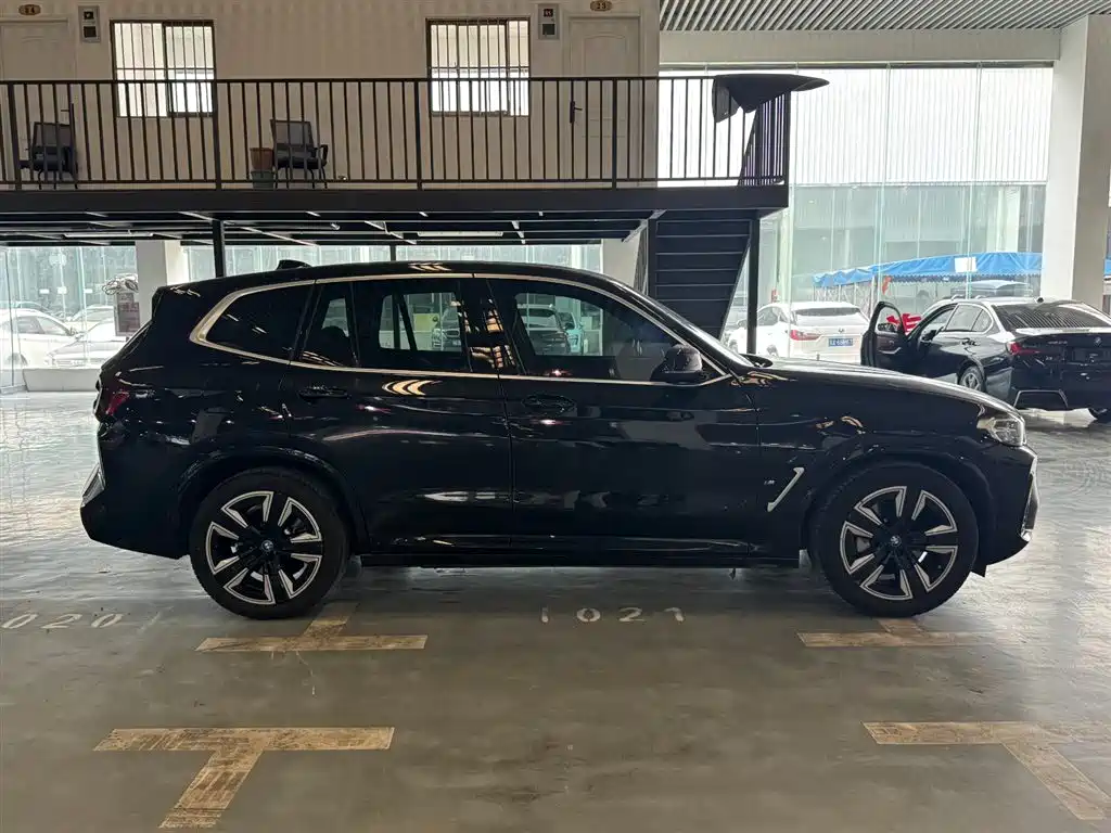 BMW iX3 2023 — фото 4