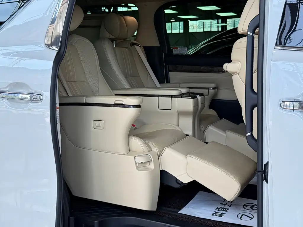 Toyota Alphard 2020 — фото 14