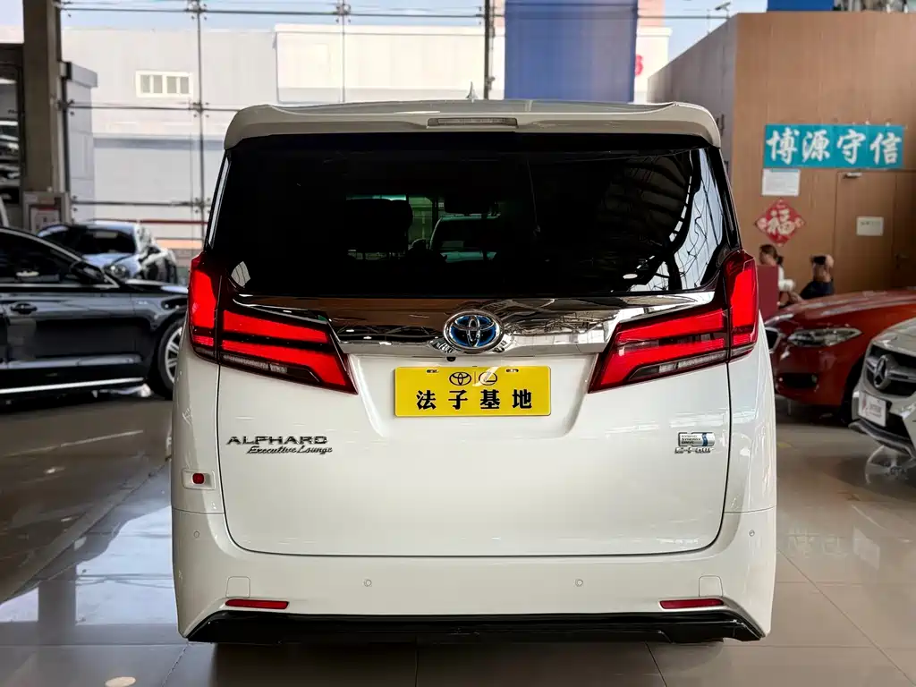 Toyota Alphard 2020 — фото 21