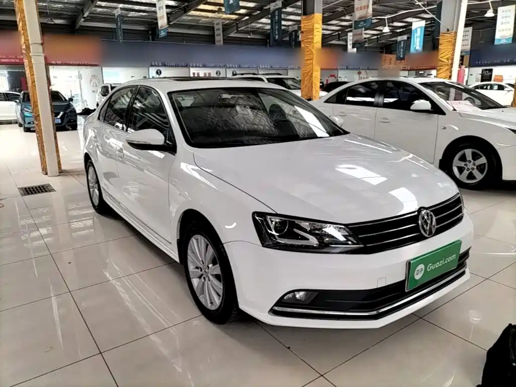 Volkswagen Sagitar 2015