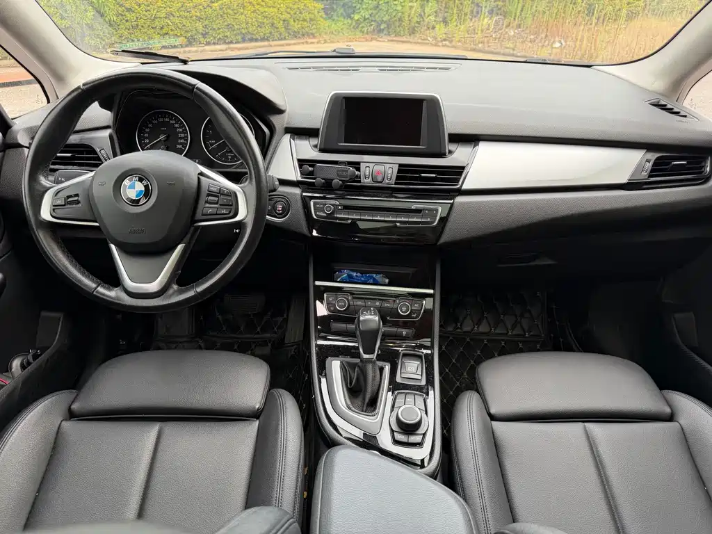 BMW 2 Series Station Wagon 2017 — фото 12