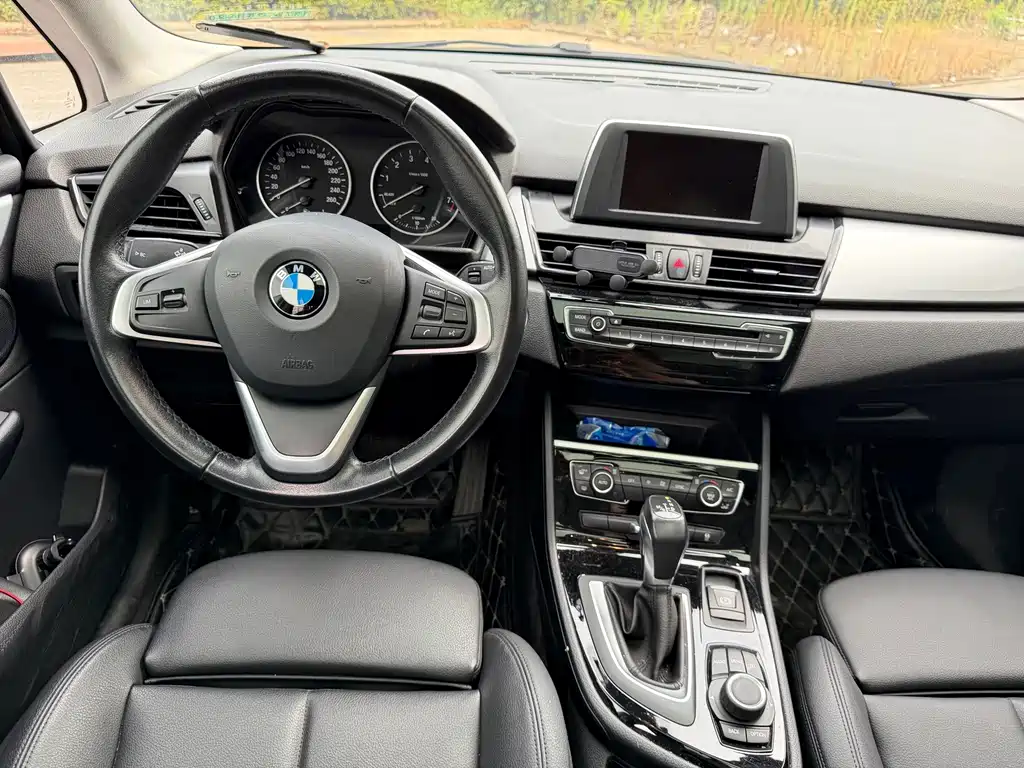 BMW 2 Series Station Wagon 2017 — фото 13