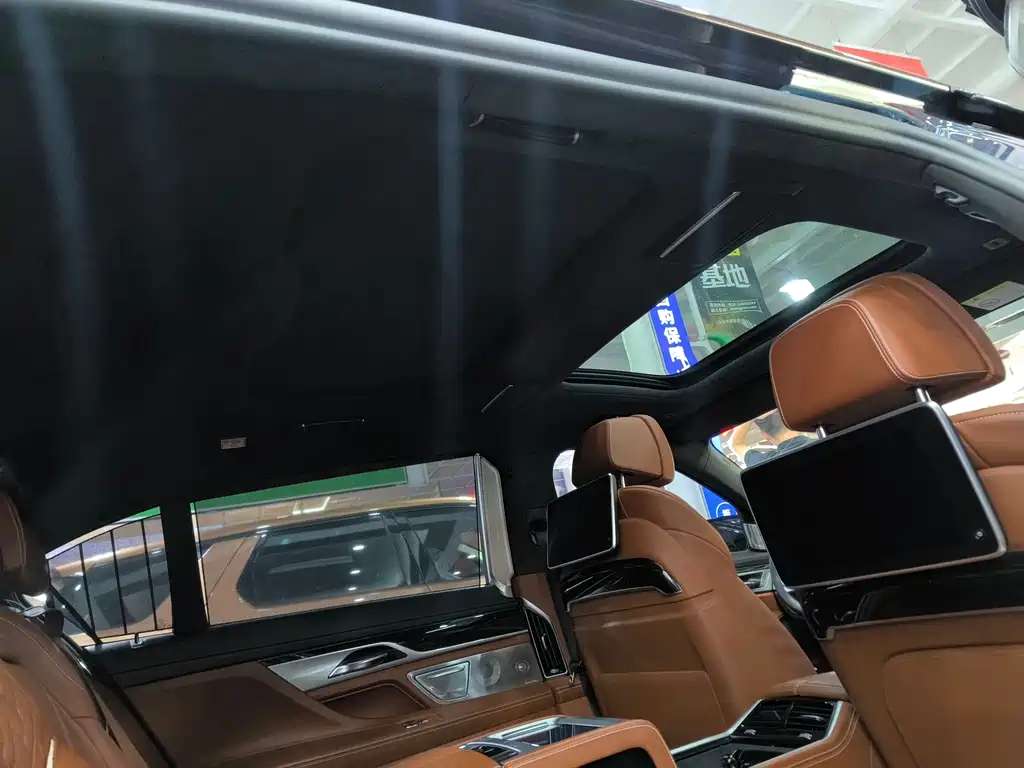 BMW 7 Series 2018 — фото 32