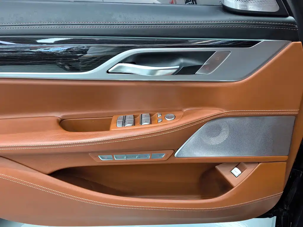 BMW 7 Series 2018 — фото 23