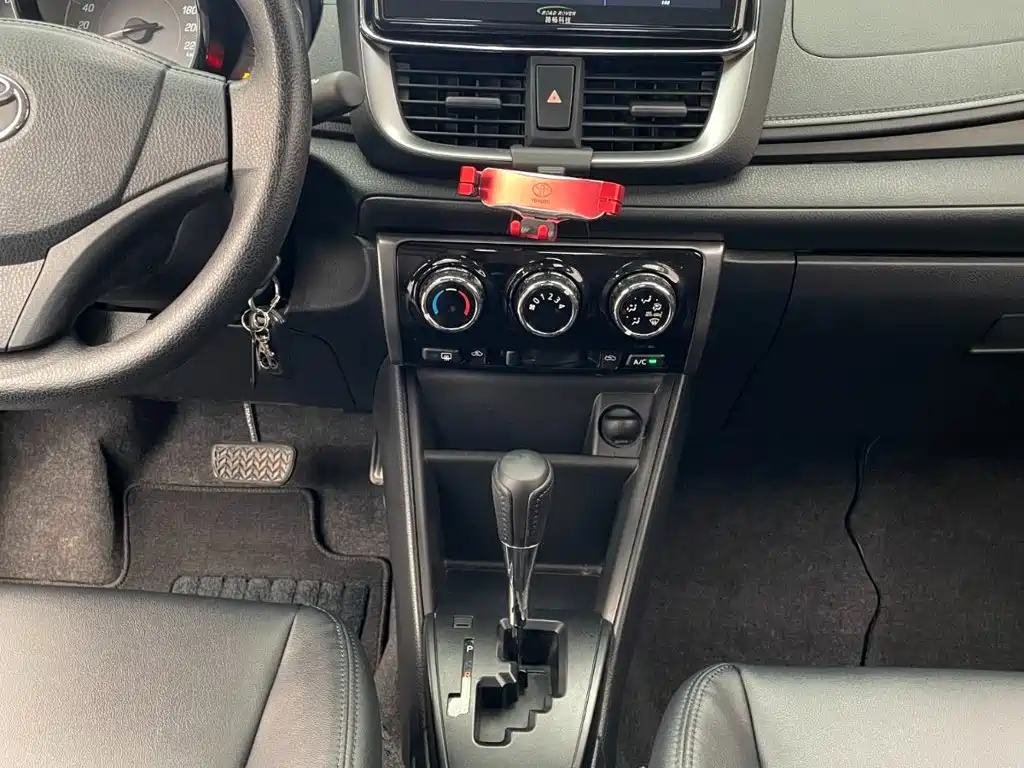 Toyota Yaris L 2020 — фото 9