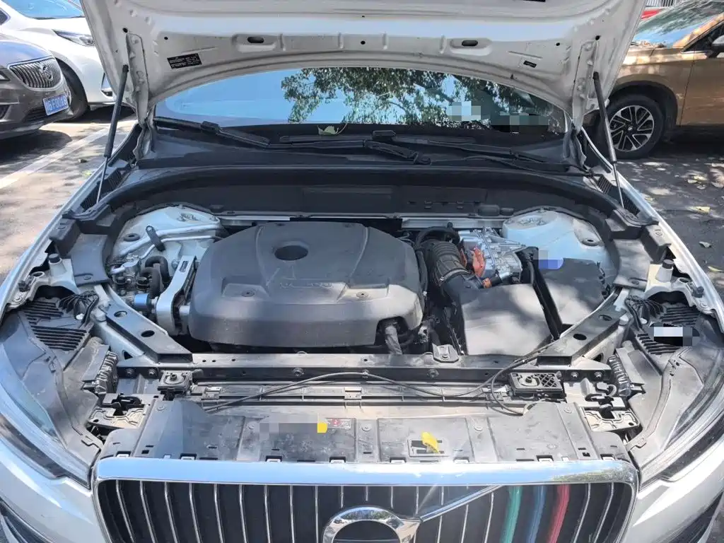 Volvo XC60 Plug-In Hybrid 2021 — фото 11