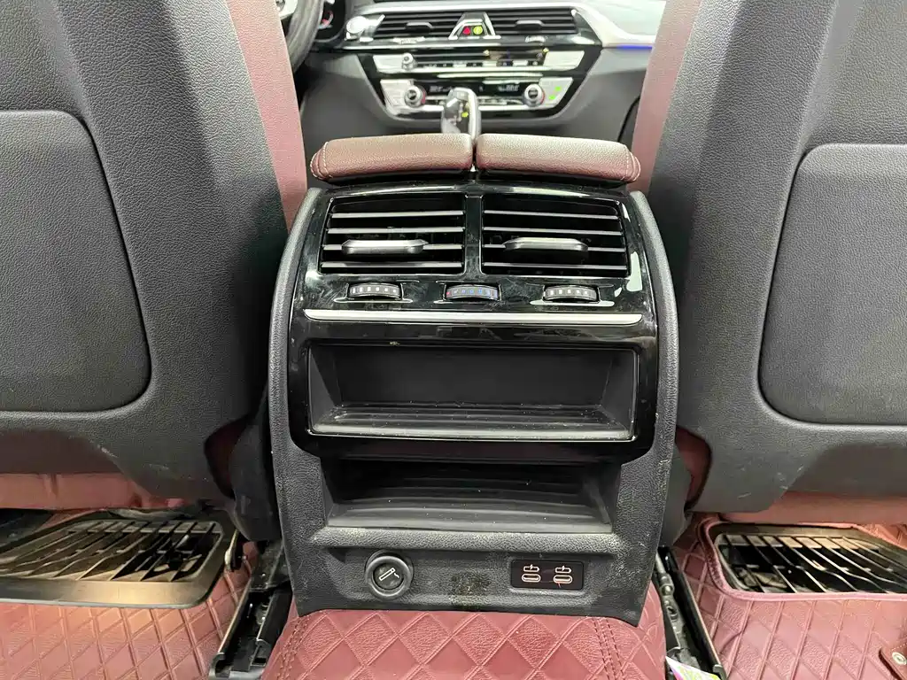 BMW 5 Series 2021 — фото 17
