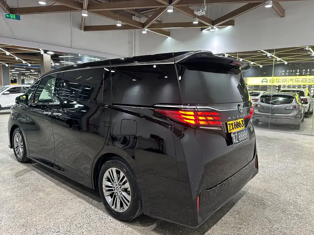 Toyota Alphard 2025 — фото 4