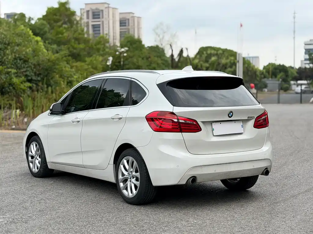 BMW 2 Series Station Wagon 2017 — фото 6