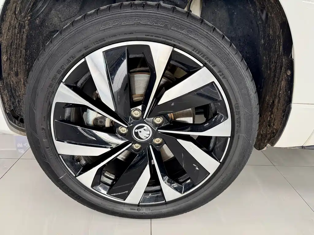 Skoda Karoq 2023 — фото 14