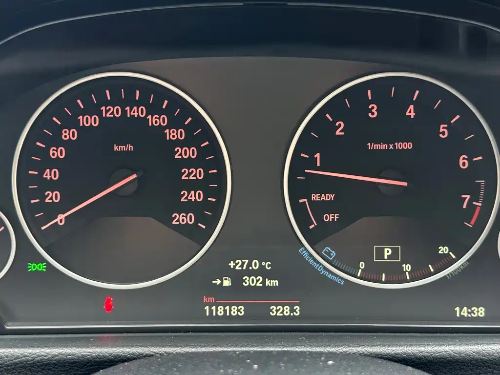 BMW 3 Series 2018 — фото 19
