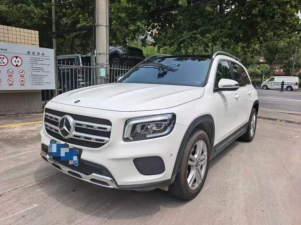 Mercedes-Benz GLB 2023 — фото 1