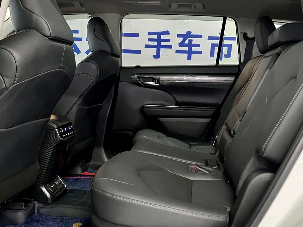 Toyota Highlander 2023 — фото 12