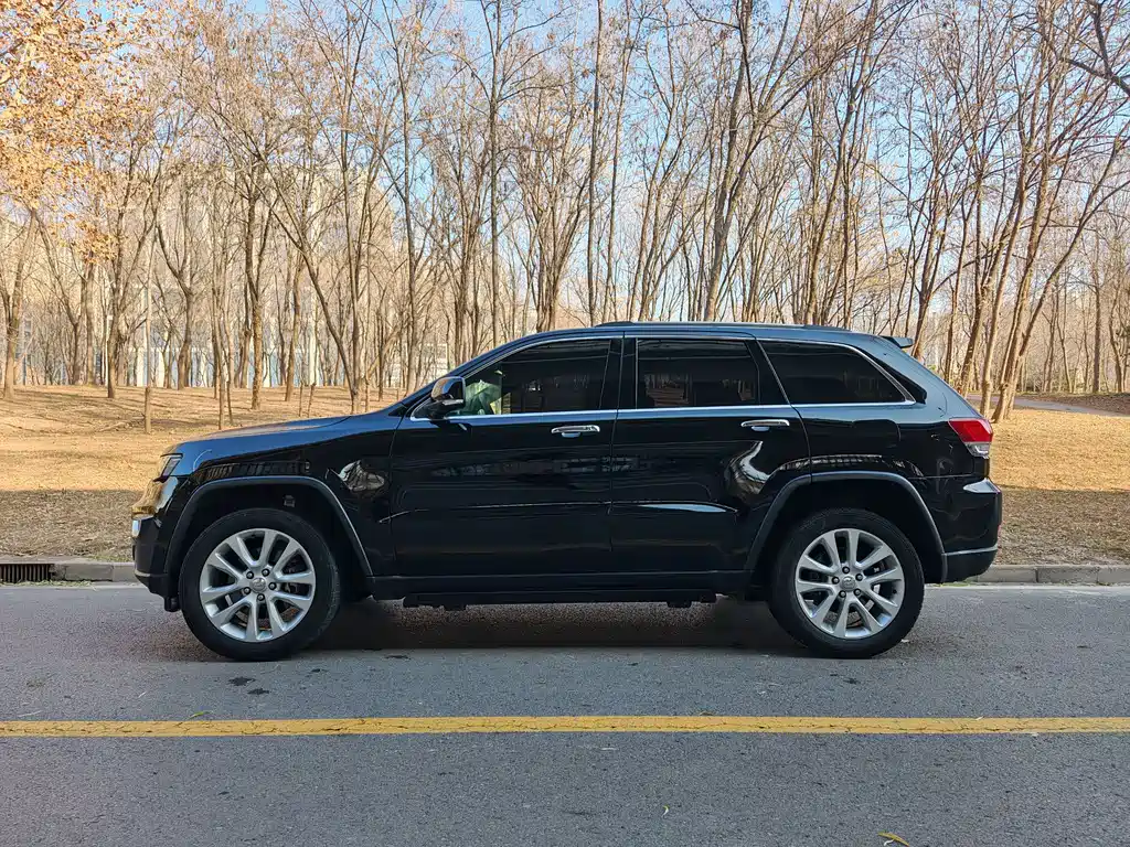 Jeep Grand Cherokee 2019 — фото 11