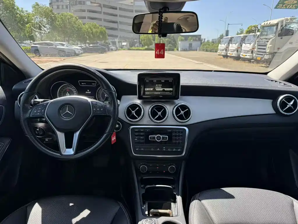 Mercedes-Benz GLA 2015 — фото 19