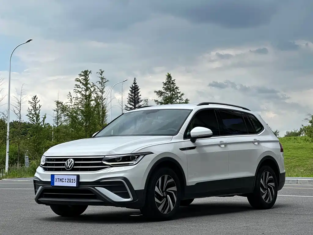 Volkswagen Tiguan L 2022 — фото 1