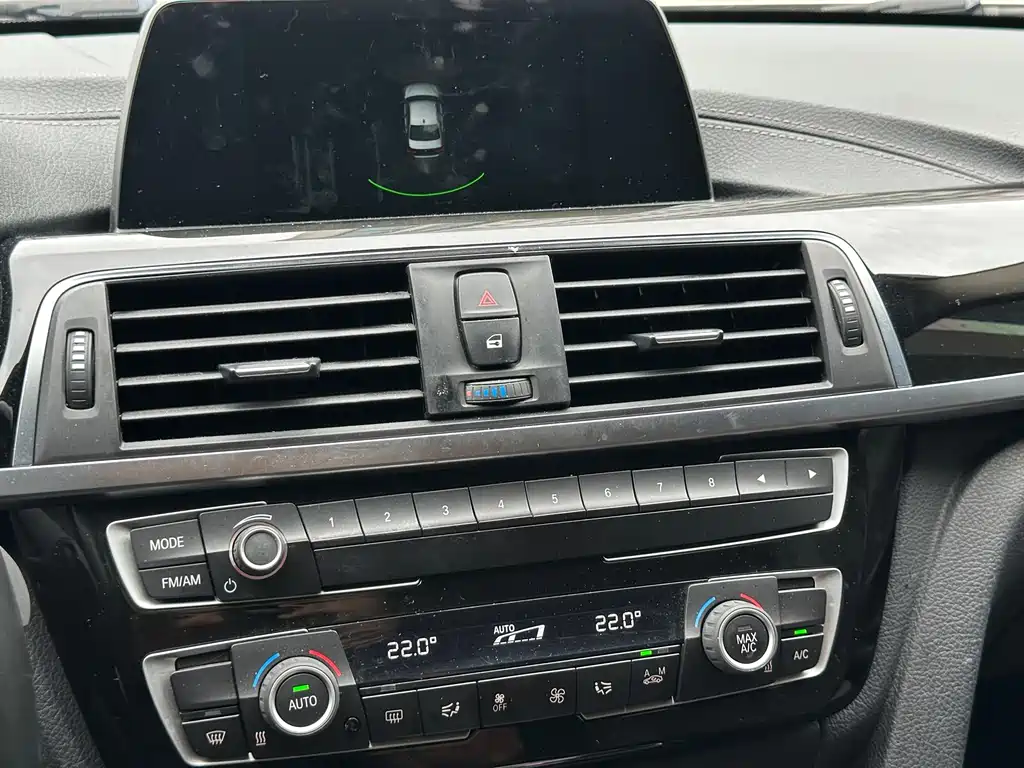 BMW 3 Series 2018 — фото 18
